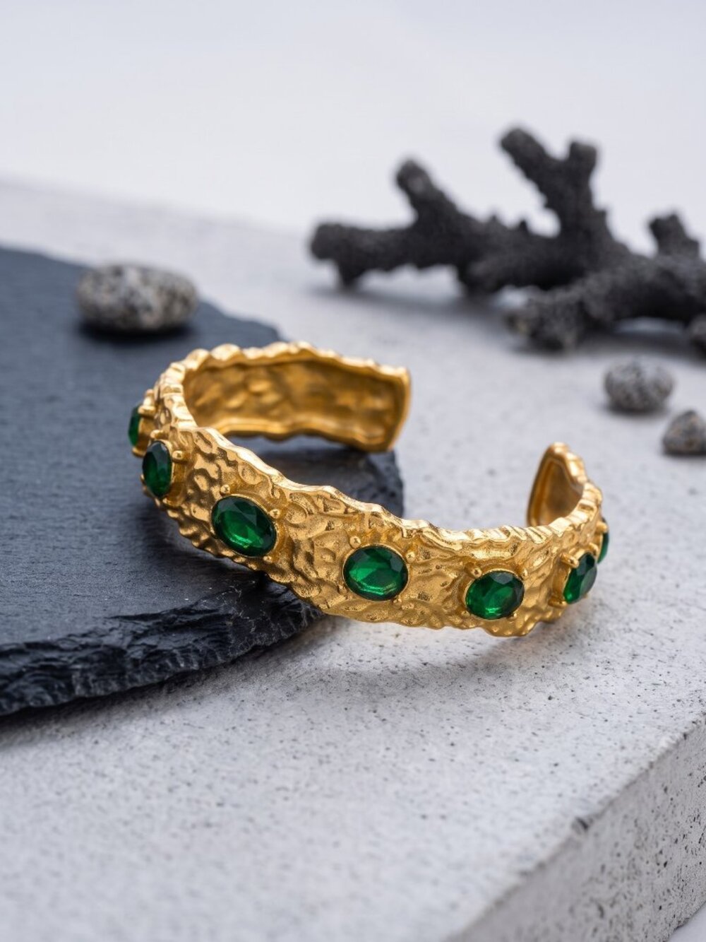 18K Gold PVD Plated Hammered Emerald Green Zirconia Cuff Bracelet Old Money 2.5"